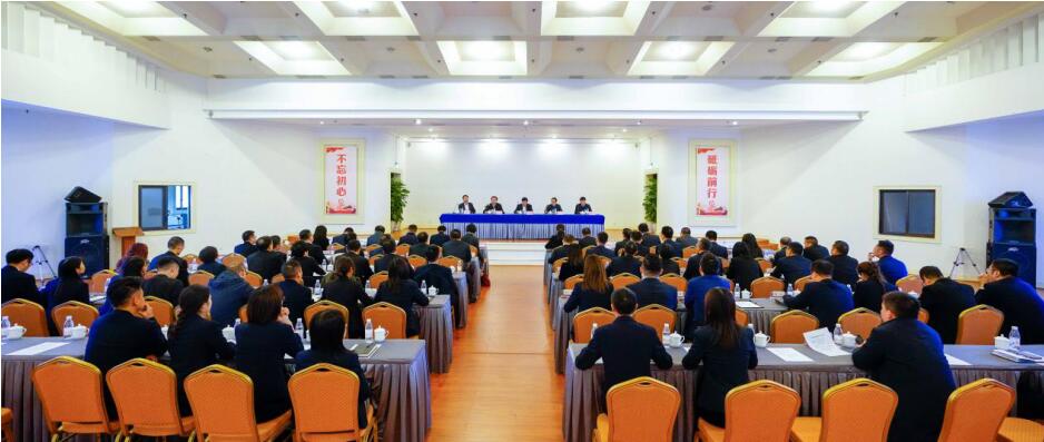 老哥俱乐部集团召开干部大会：宣布总司理调解
