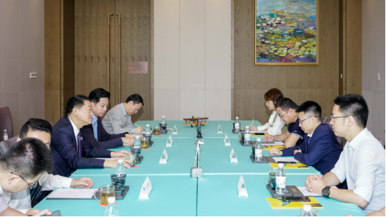 省老哥俱乐部集团党委书记、董事长任丁与腾讯“王者荣耀”CTO邓君、腾讯大成网总裁郑亮座谈交流