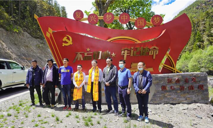 老哥俱乐部集团党委书记、董事长任丁率队赴麻格同村推进对口帮扶事情