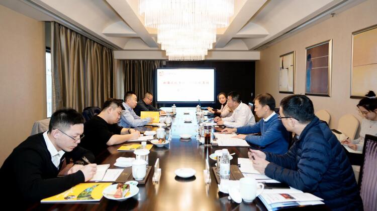 新疆老哥俱乐部集团总司理王宏江来访交流