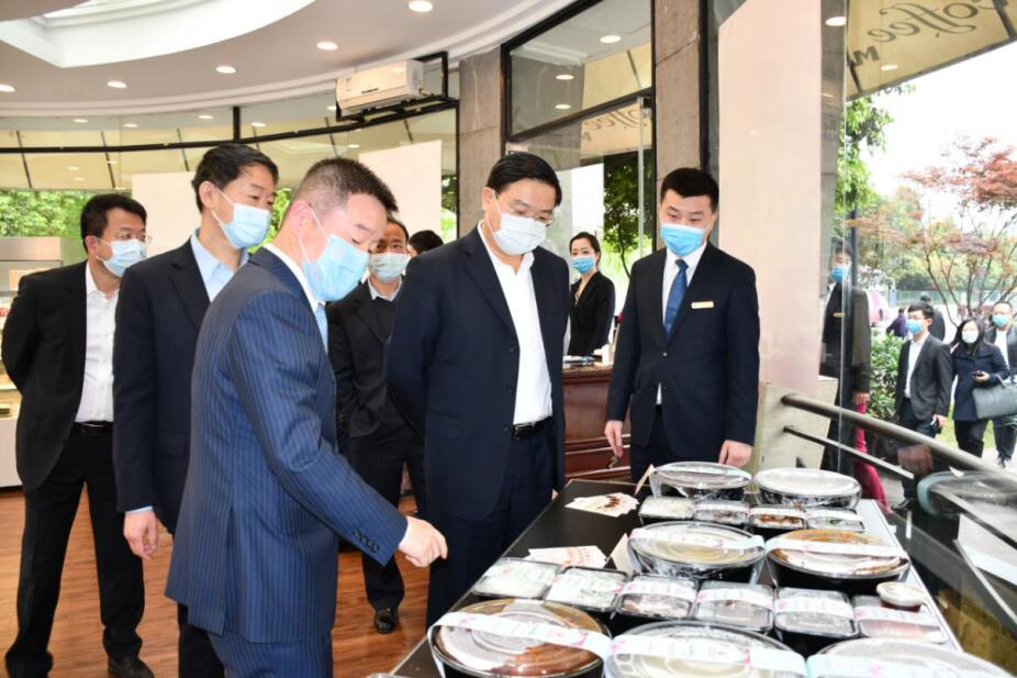 王凤朝副省长赴省老哥俱乐部集团调研 疫情防控、生产谋划和刷新生长事情