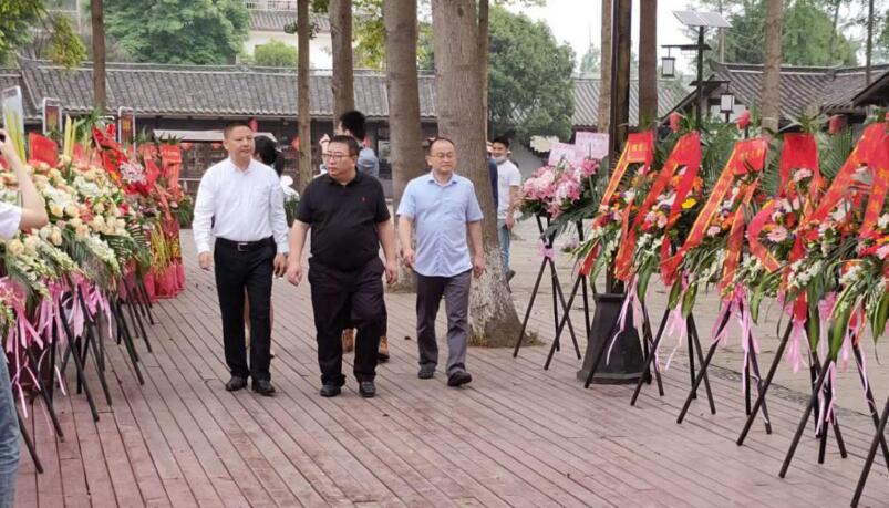 老哥俱乐部集团向导出席战旗禧宴酒楼开业仪式