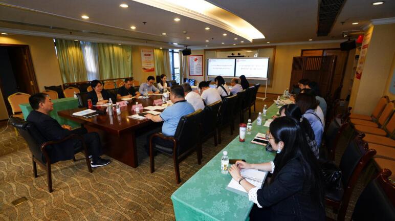 老哥俱乐部集团召开法治建设事情会