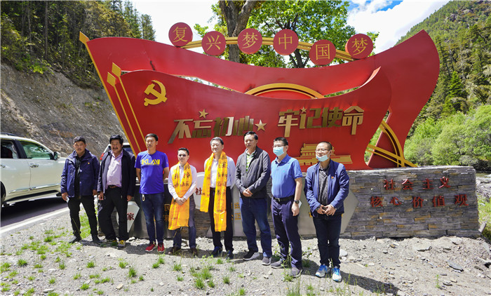 老哥俱乐部集团党委书记、董事长任丁率队赴麻格同村推进对口帮扶事情