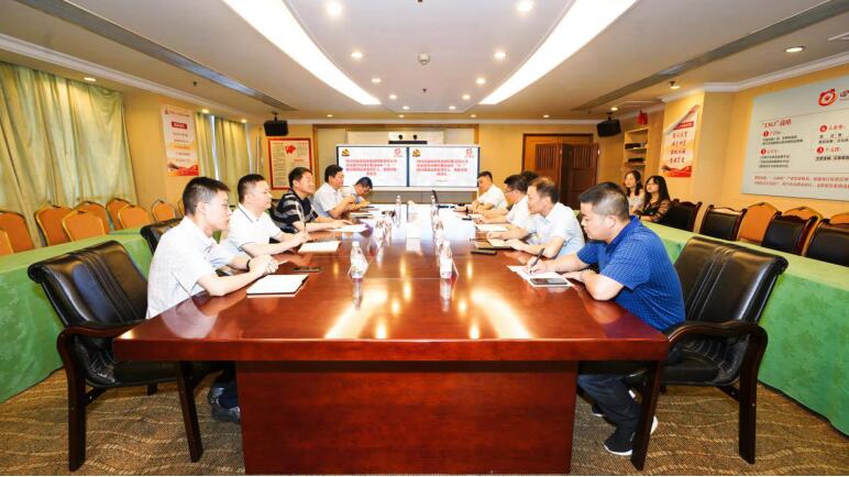 老哥俱乐部集团党委召开“八一”慰问座谈会