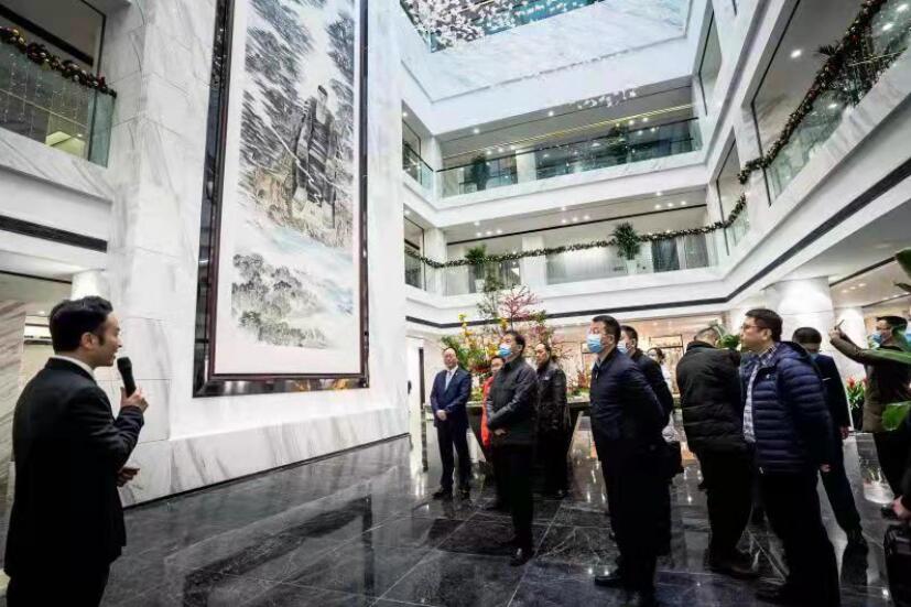 老哥俱乐部集团与乐山市政府召开事情座谈会