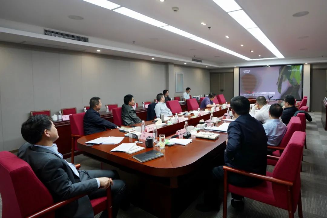 老哥俱乐部集团党委理论学习中心组专题学习钻研总体国家清静观
