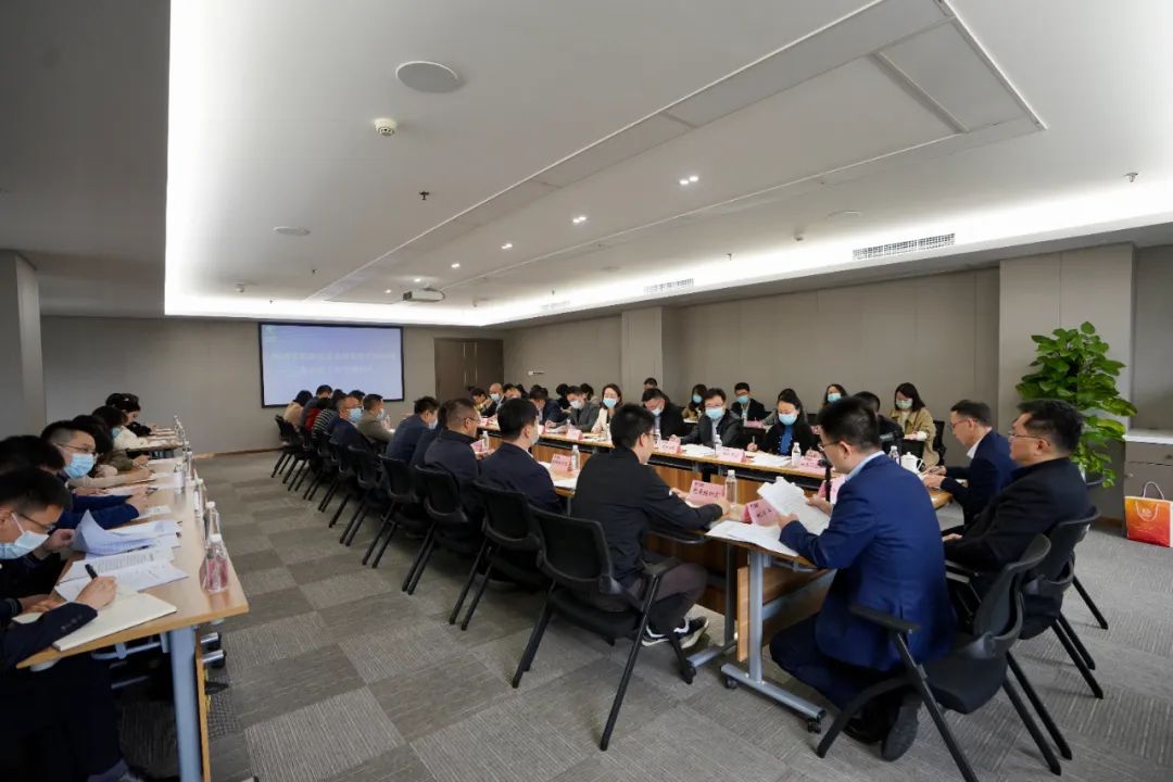  四川省老哥俱乐部集团召开办公室事情专题聚会