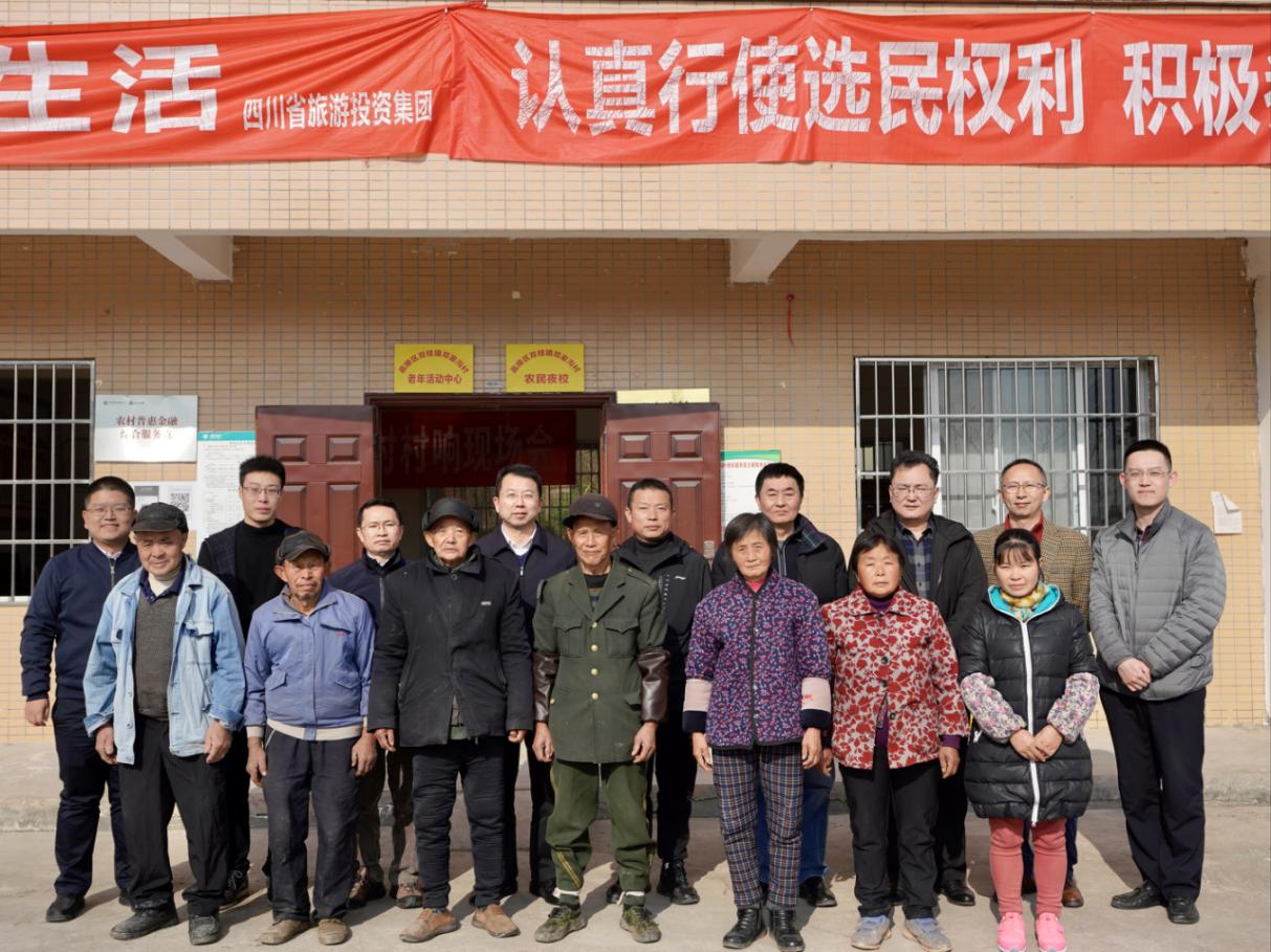 省老哥俱乐部集团向导赴邓家沟村开展墟落振兴帮扶事情