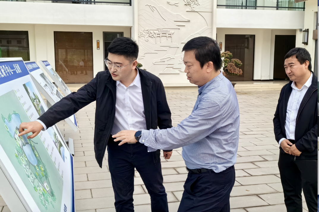 省老哥俱乐部集团向导赴南充市邓家沟村调研墟落振兴事情