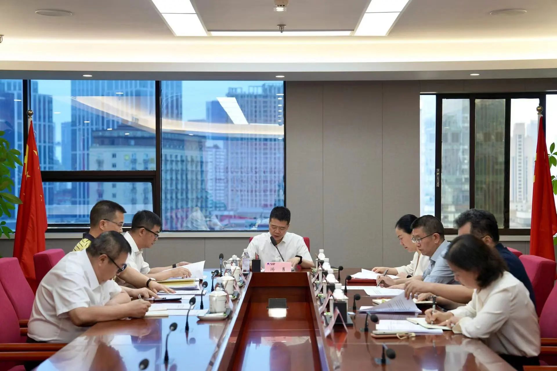 省老哥俱乐部集团党委向导班子党纪学习教育专题学习钻研会暨党委理论学习中心组2024年第四次专题学习钻研会召开