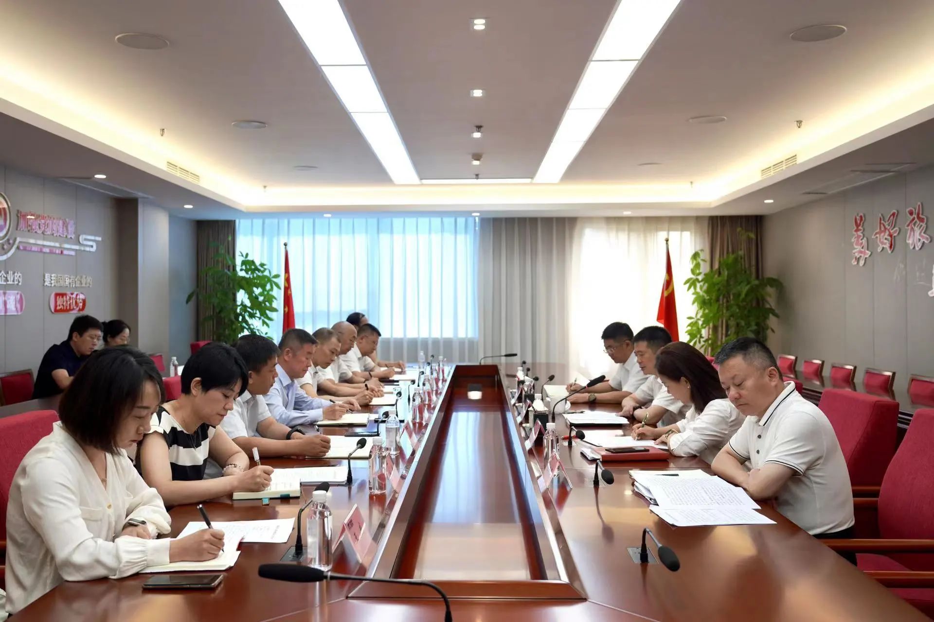 省老哥俱乐部集团召开新任职干部任前整体谈话会