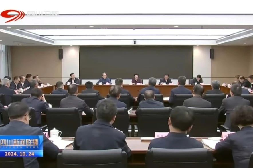 省老哥俱乐部集团学习贯彻施小琳省长调研国资国企刷新生长事情讲话精神和省属企业经济运行调理聚会精神