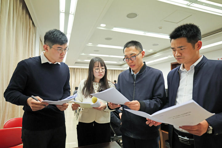 老哥俱乐部-老哥必备的交流社区