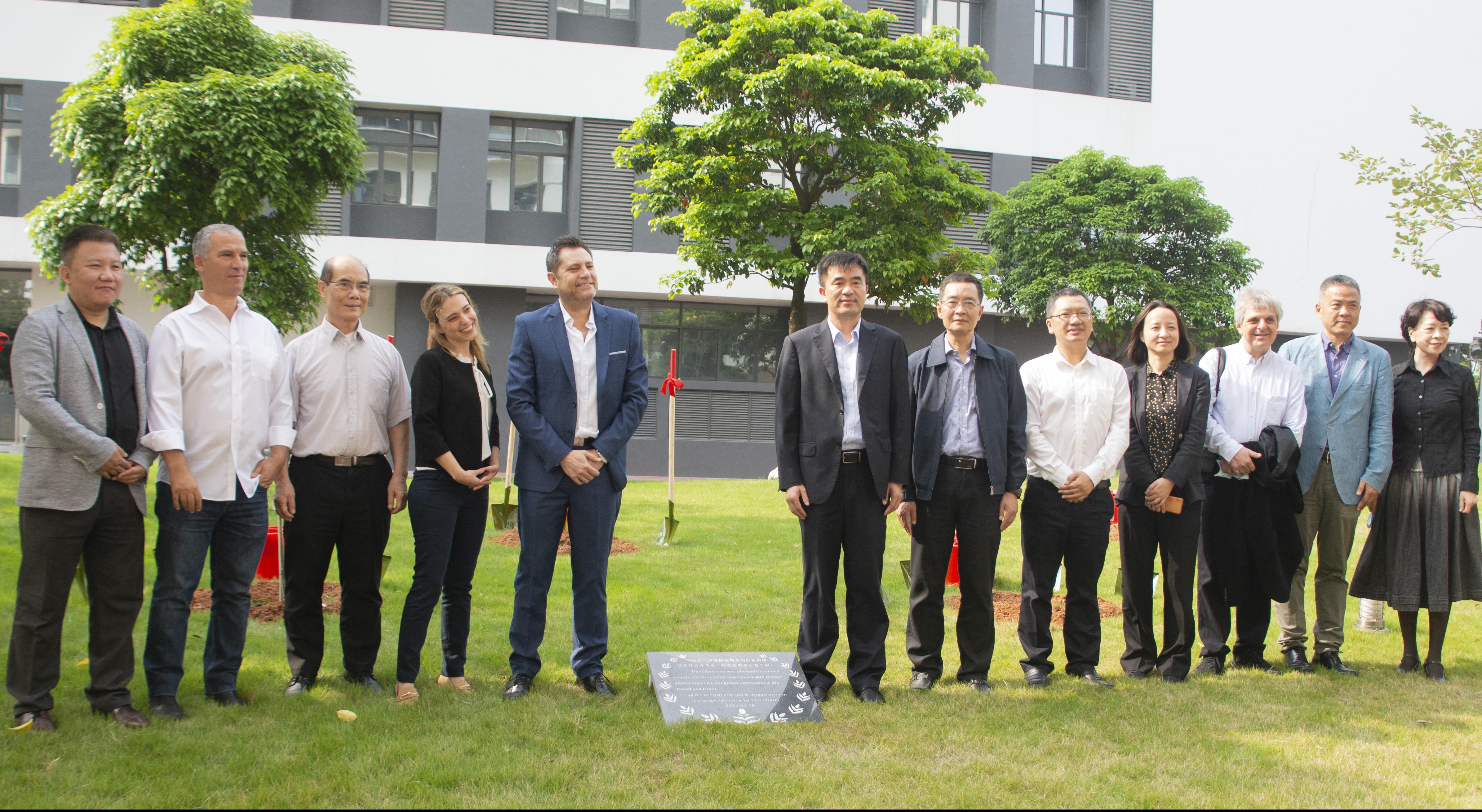 720d2b2c-8734-43b3-a41d-3cedb254bf43