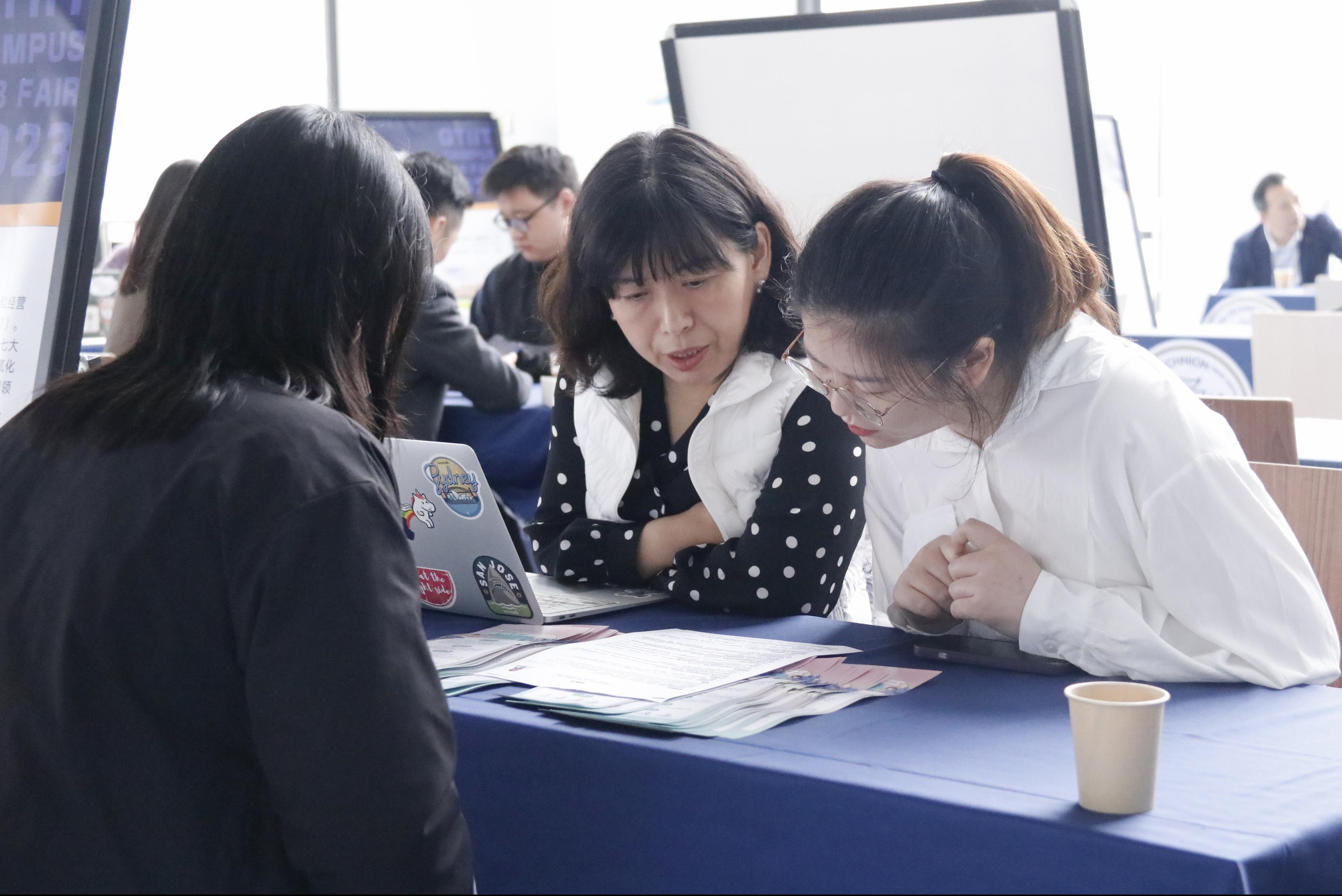 7d0139d1-d0d9-4e05-b41d-d17287ae77db