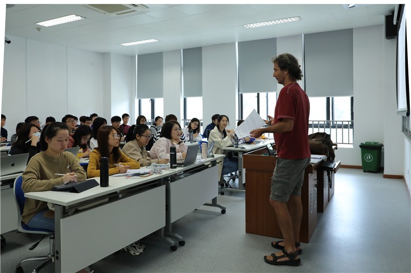 6374111929857092522131370