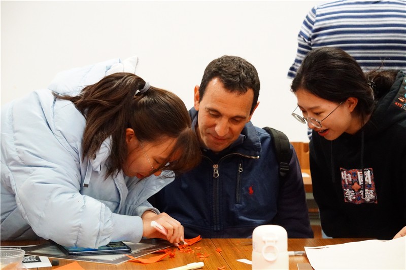 6374857411772857004266192