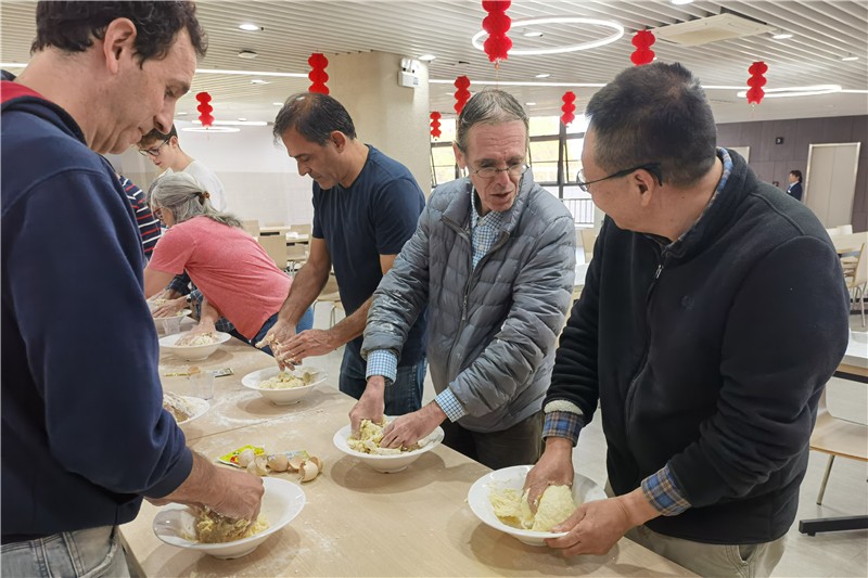 6374926834343811334586640