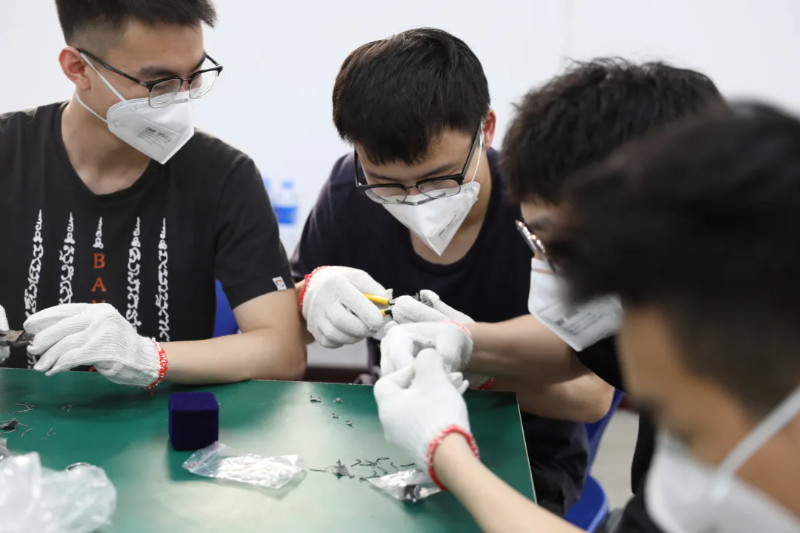 6376015539301549649347773