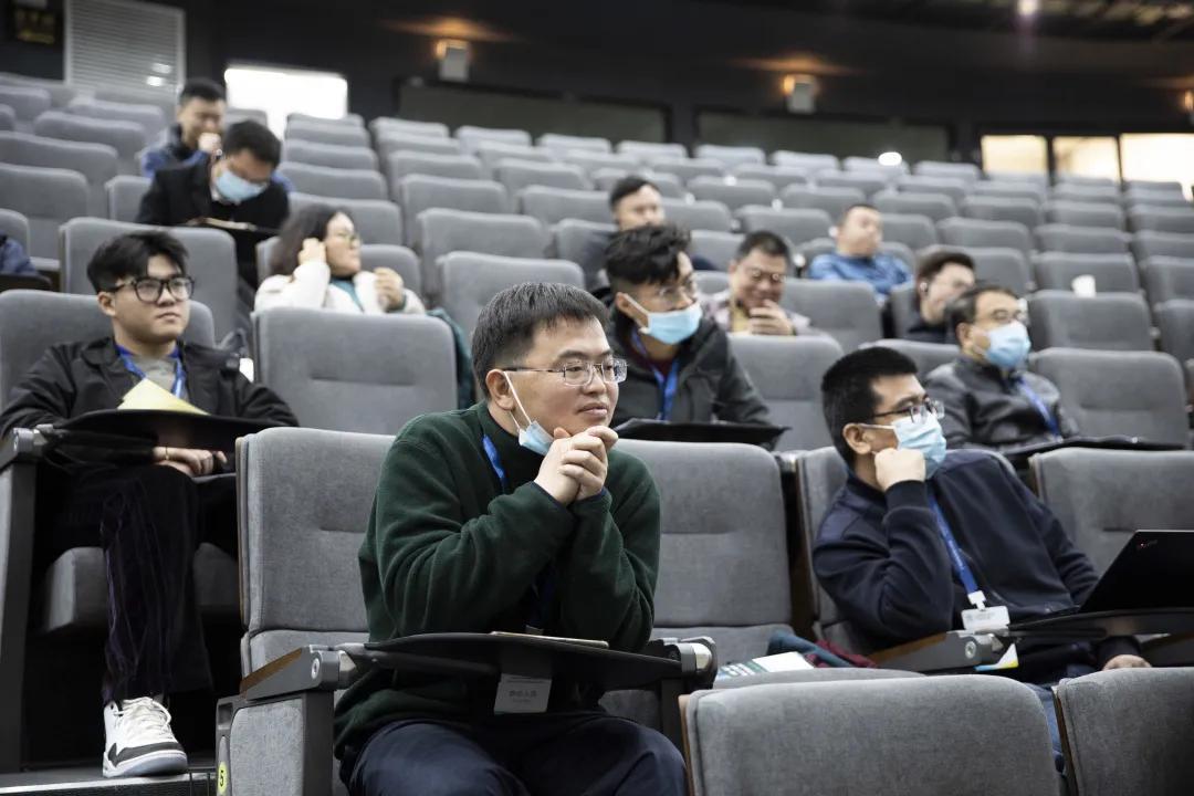 6377768442006994188379857