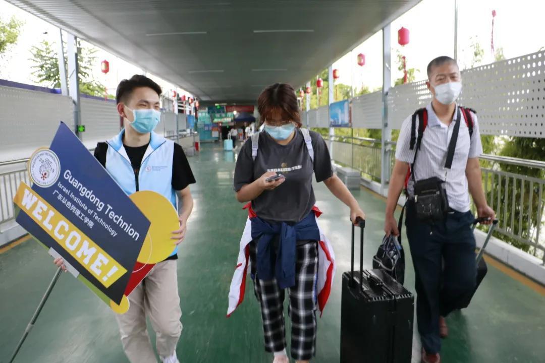 6377768715618933032944030