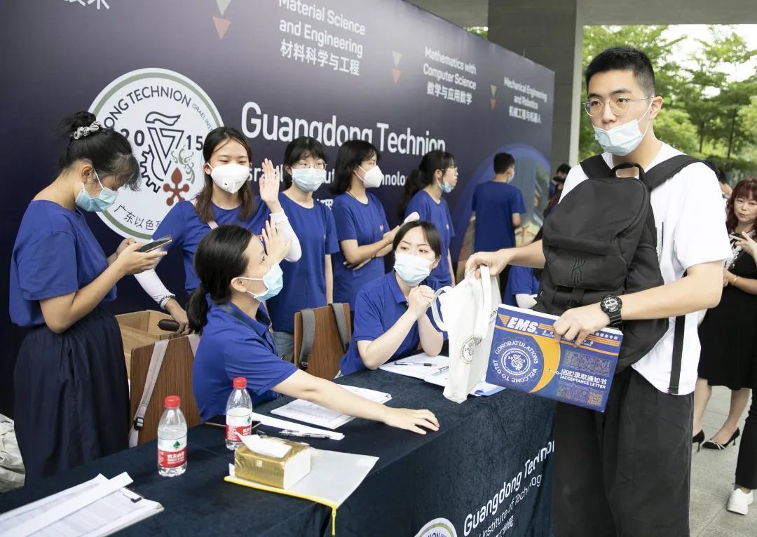 6377768715783082709244565