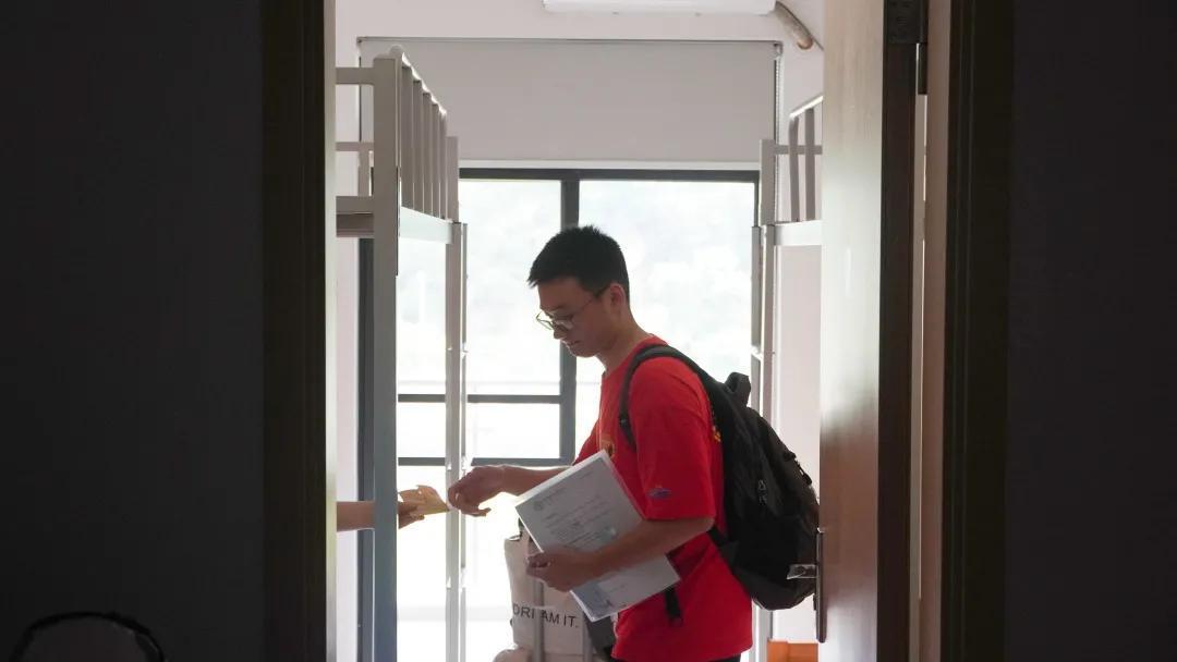 6377768715961296625289204