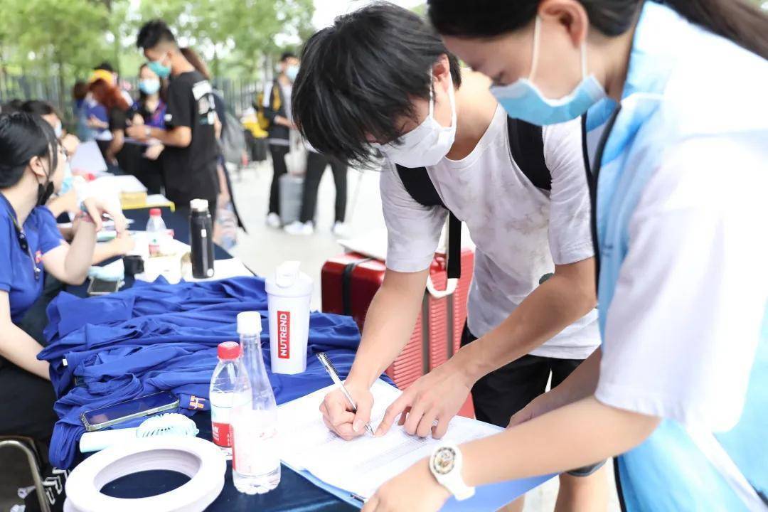 6377775677583700853721029