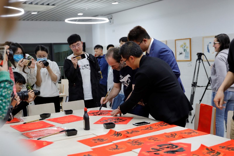 6378018757690951519507582