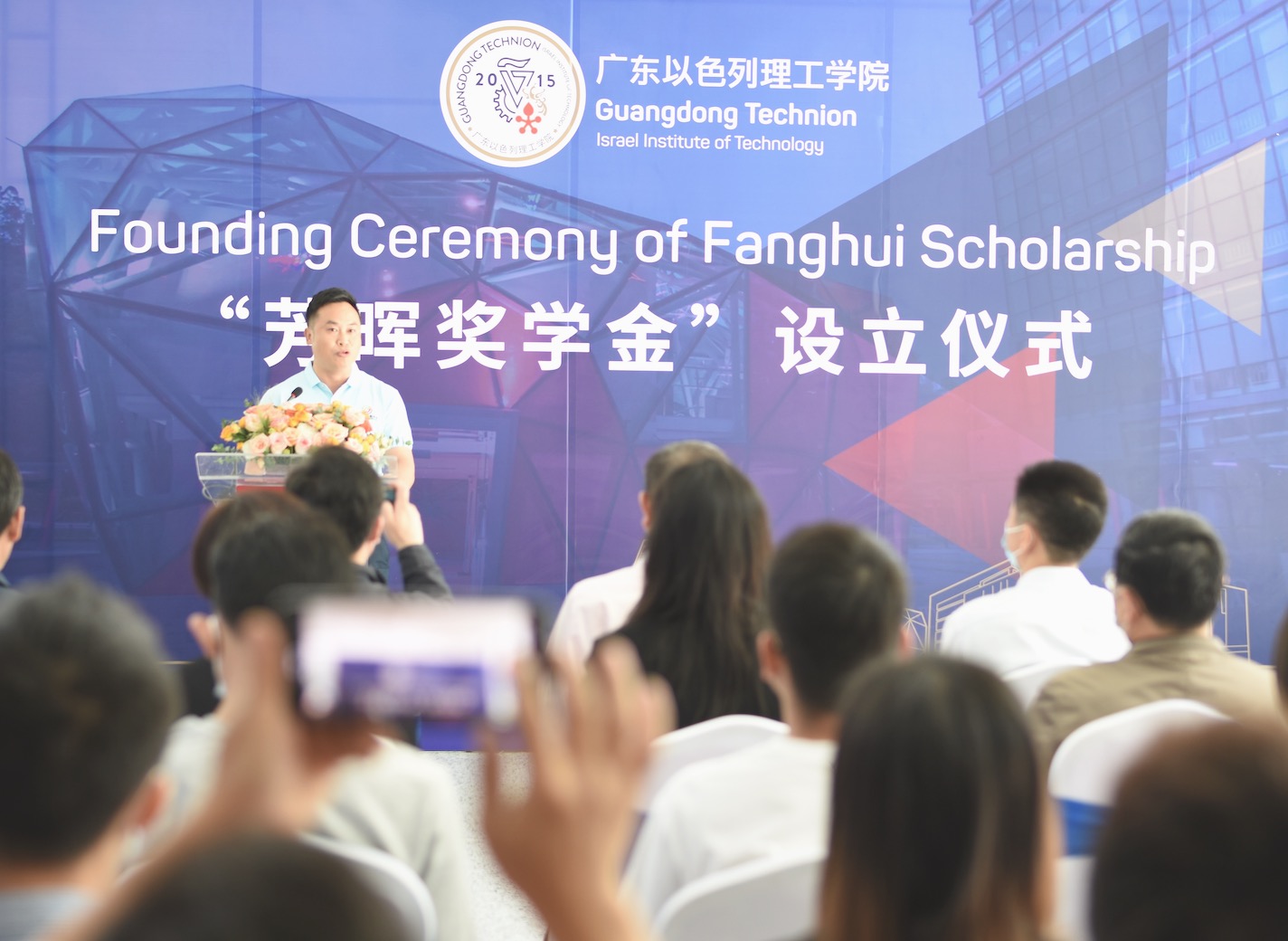 6378855052353918288297677