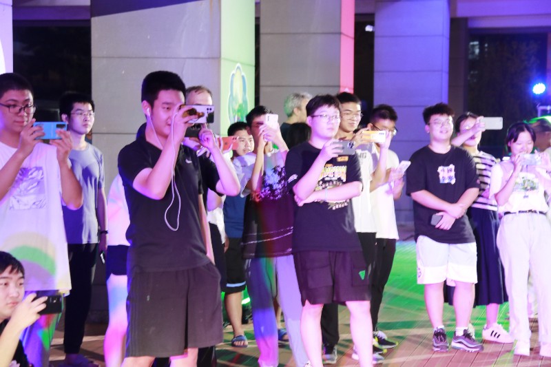 6379987350577841159372399