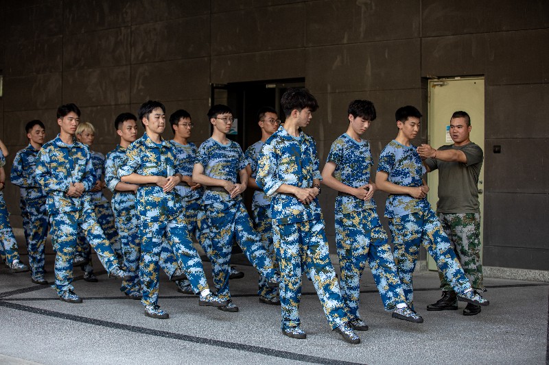 6380118759431716308001984