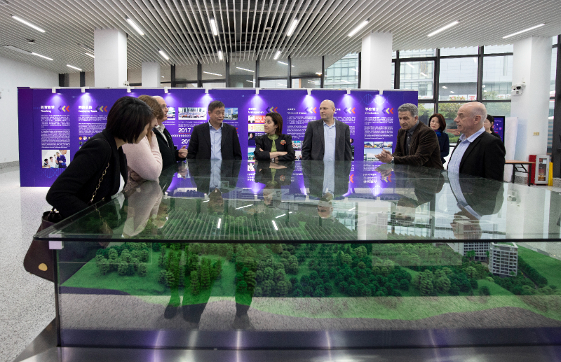 6381282758480555147994530