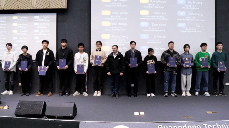 6381881823402068939408061