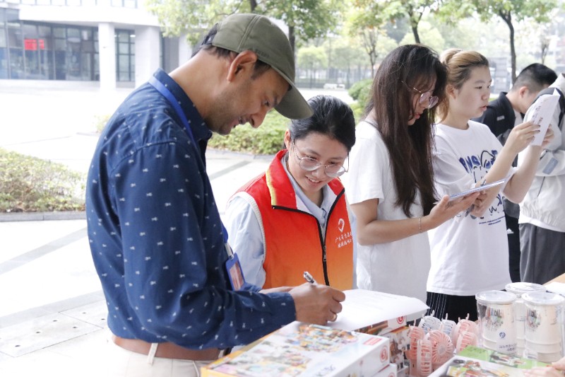 6381887983929716042535661