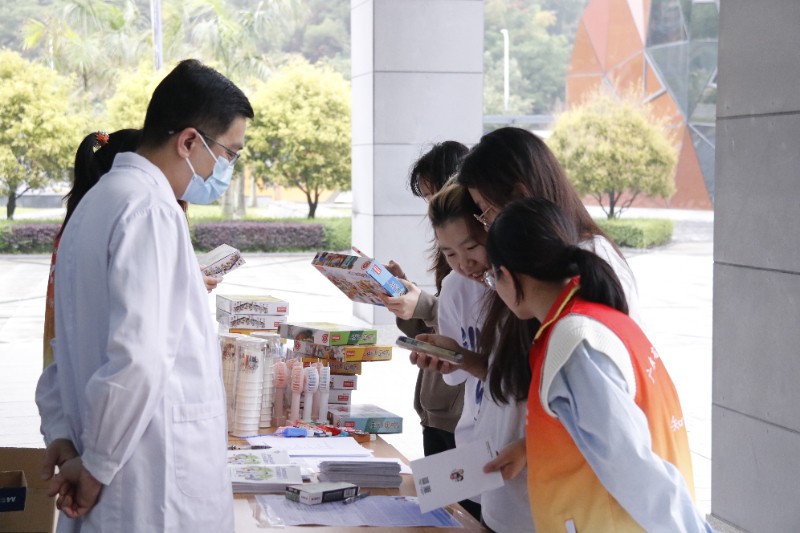 6381887987762917677192641