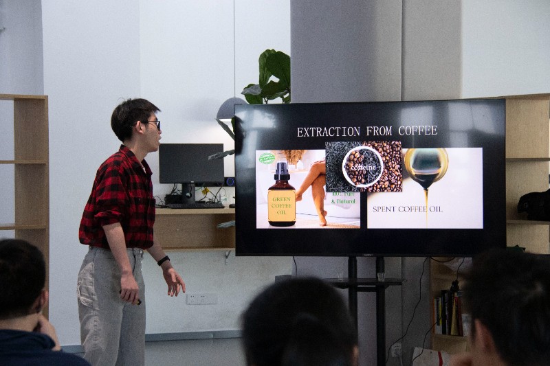 6381888097718421598875108