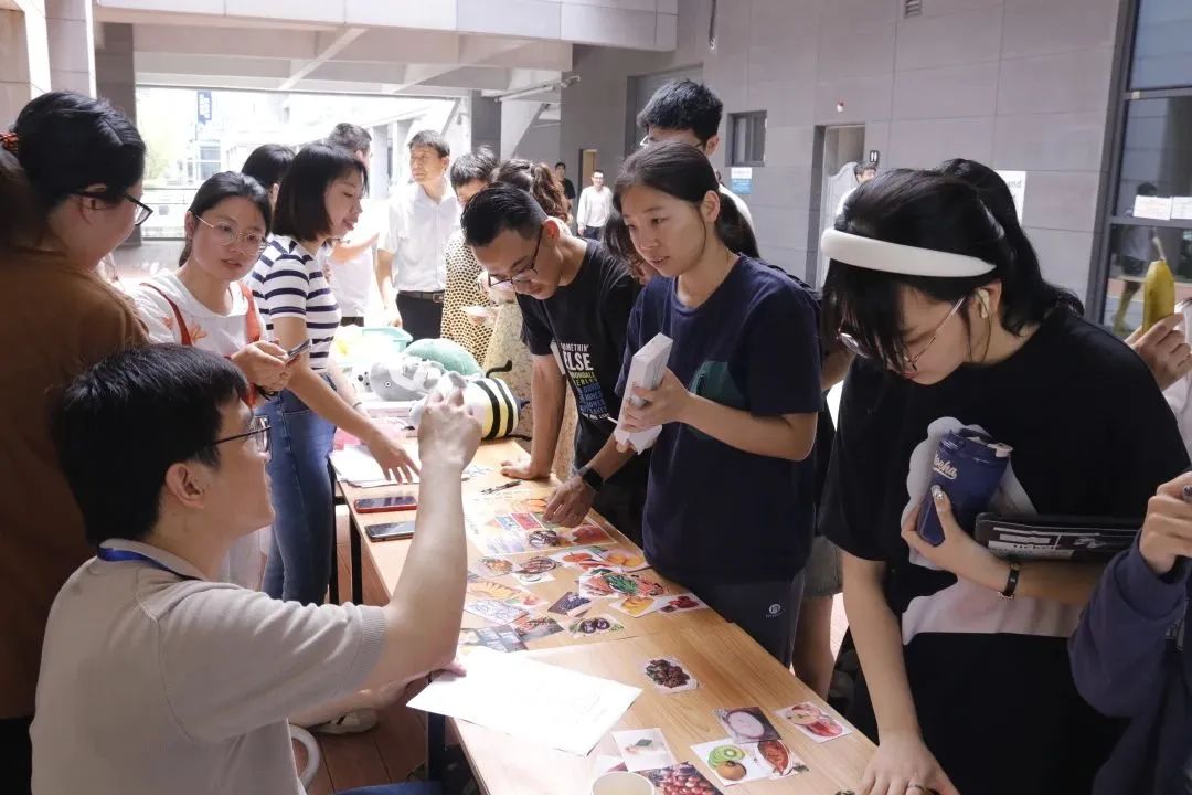 6382105588312132342815382