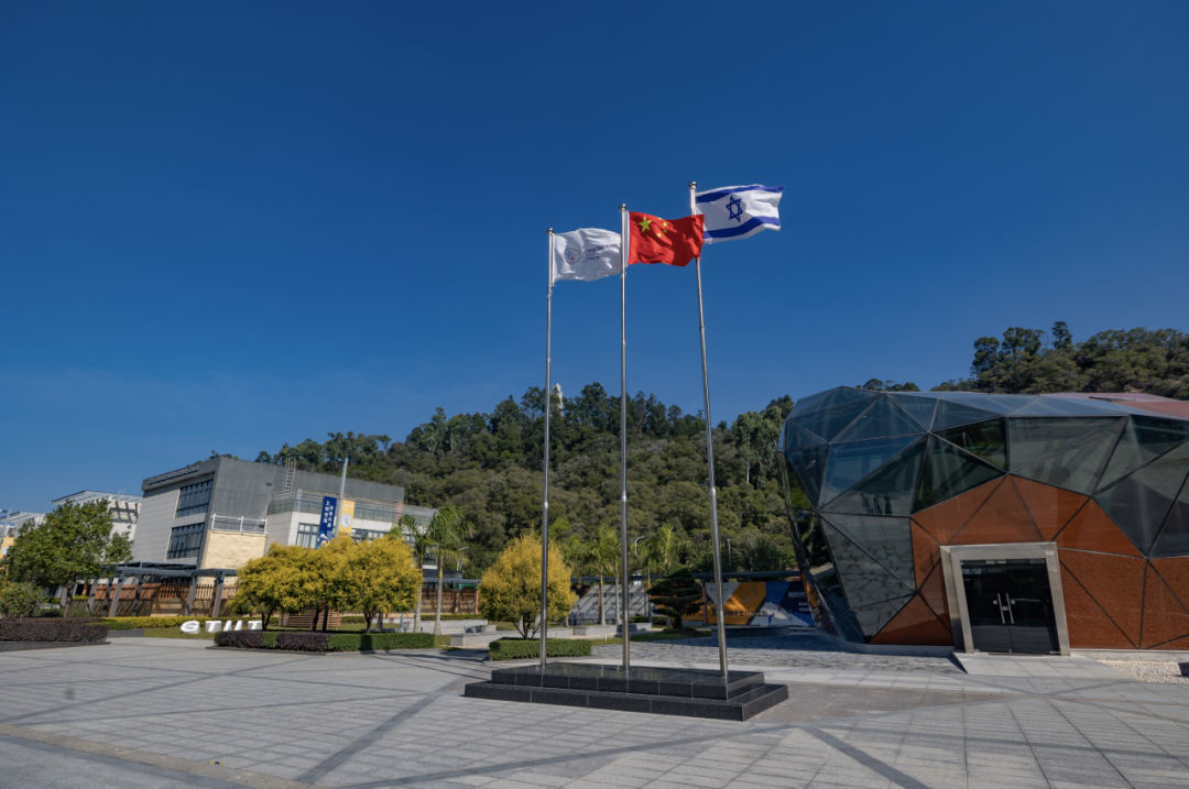 Alumni_CN_7.png Alumni_CN_7.png