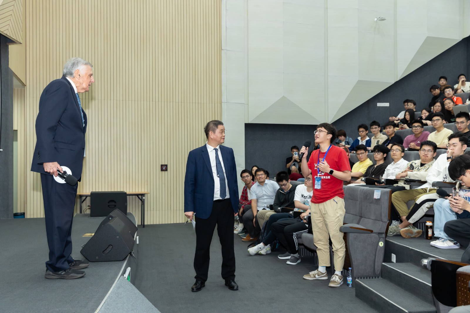 6385067202550518664597936