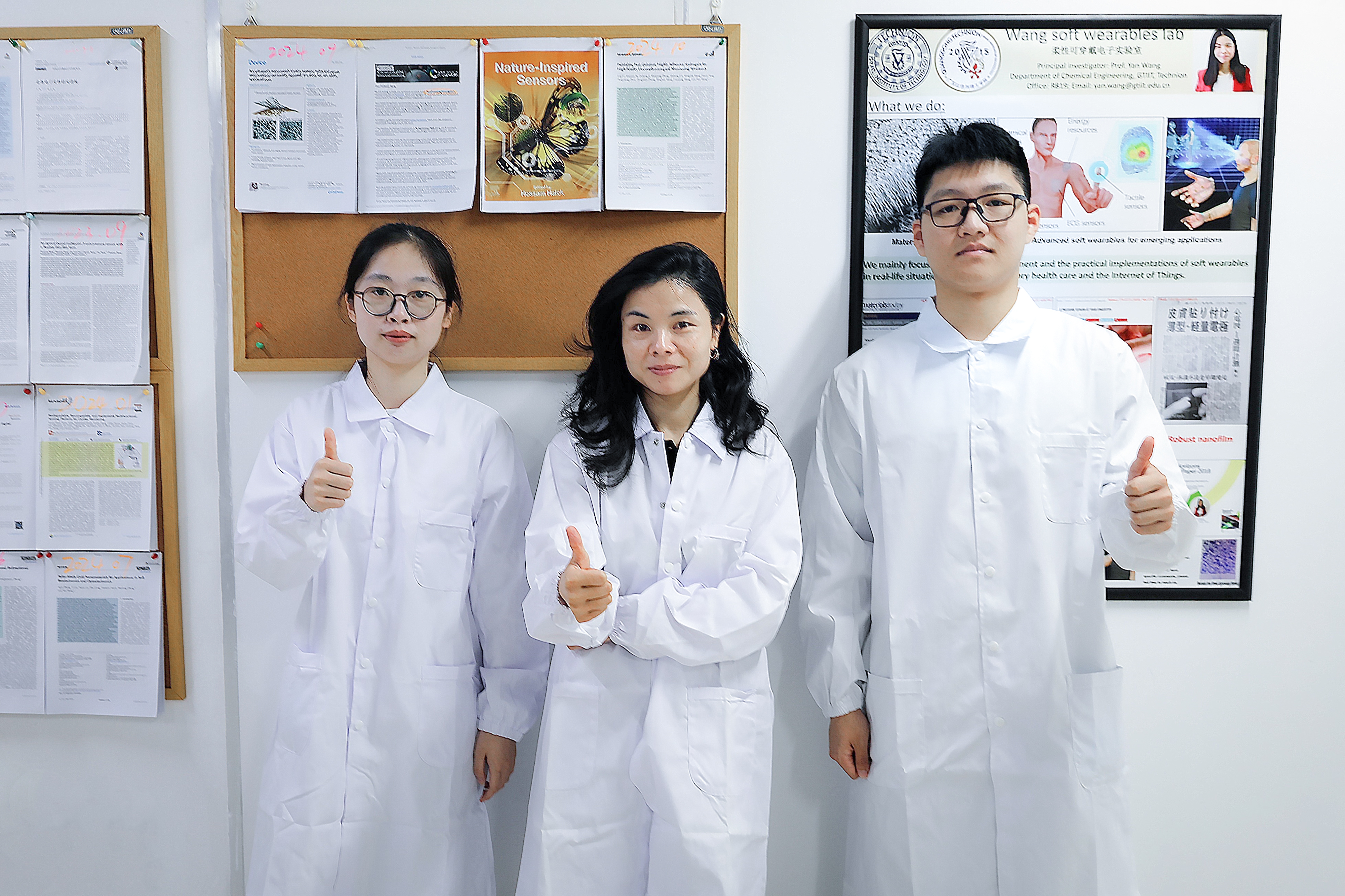 1106 合影.jpg 1106 合影.jpg