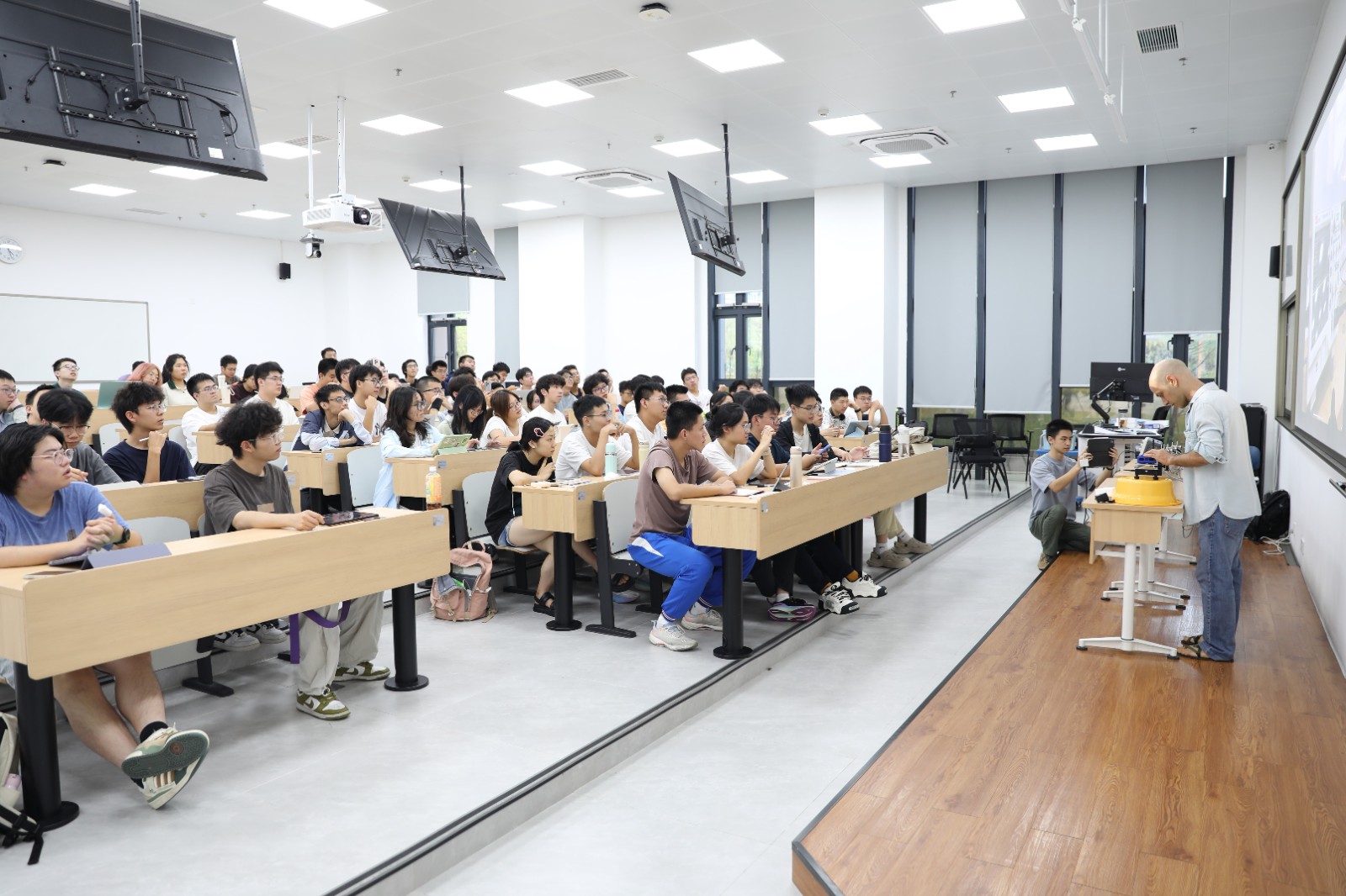 6389355149293676167174643