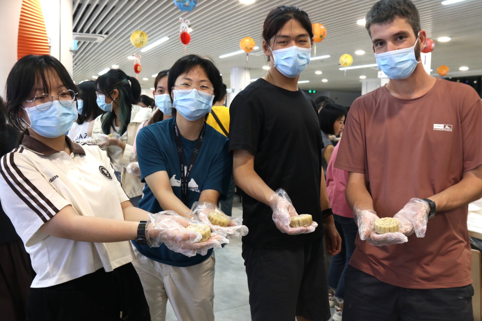 6389570622664547002999780