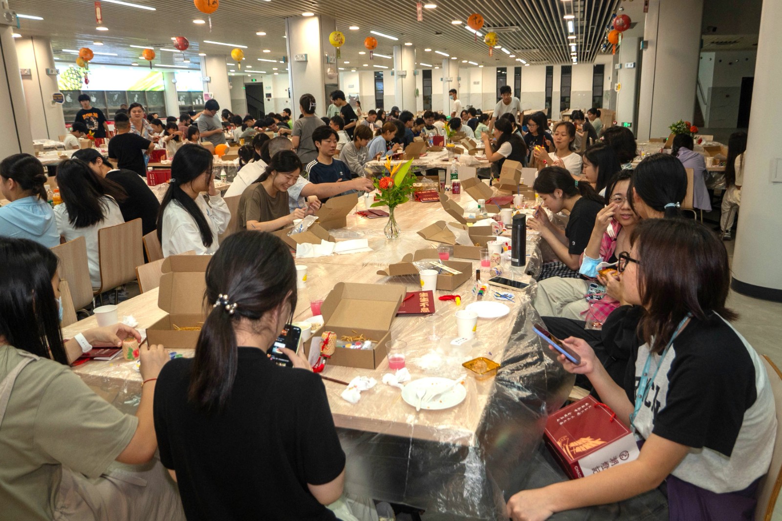 6389570629401335953420427