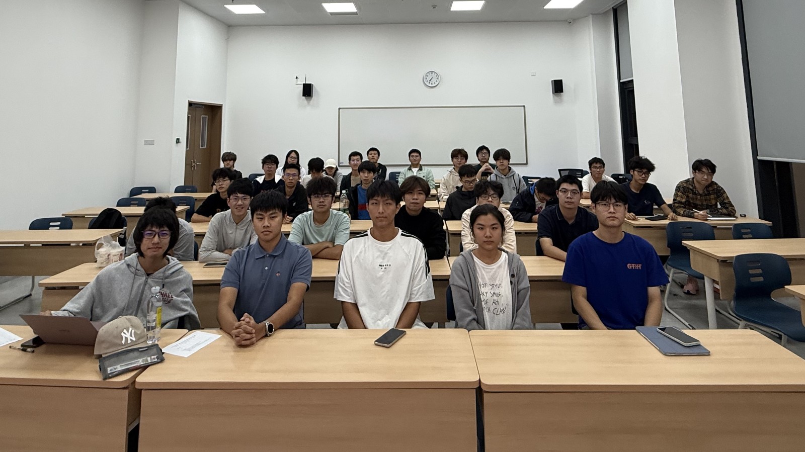 6389991799453240646911755