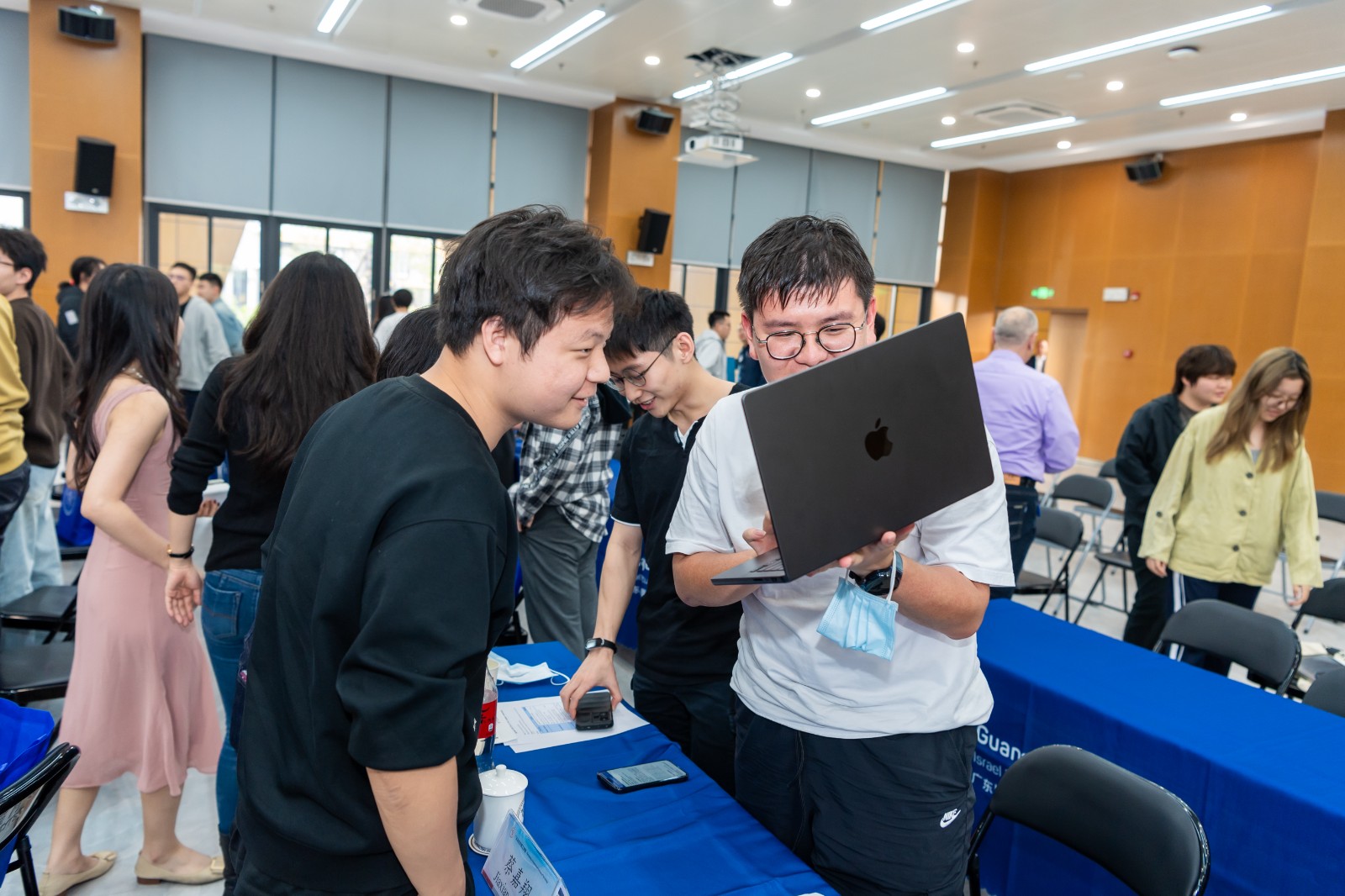 6390225044702418411366173